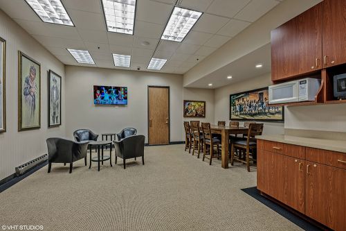 19_560WFrontageRd_112_Location12_HiRes.jpg