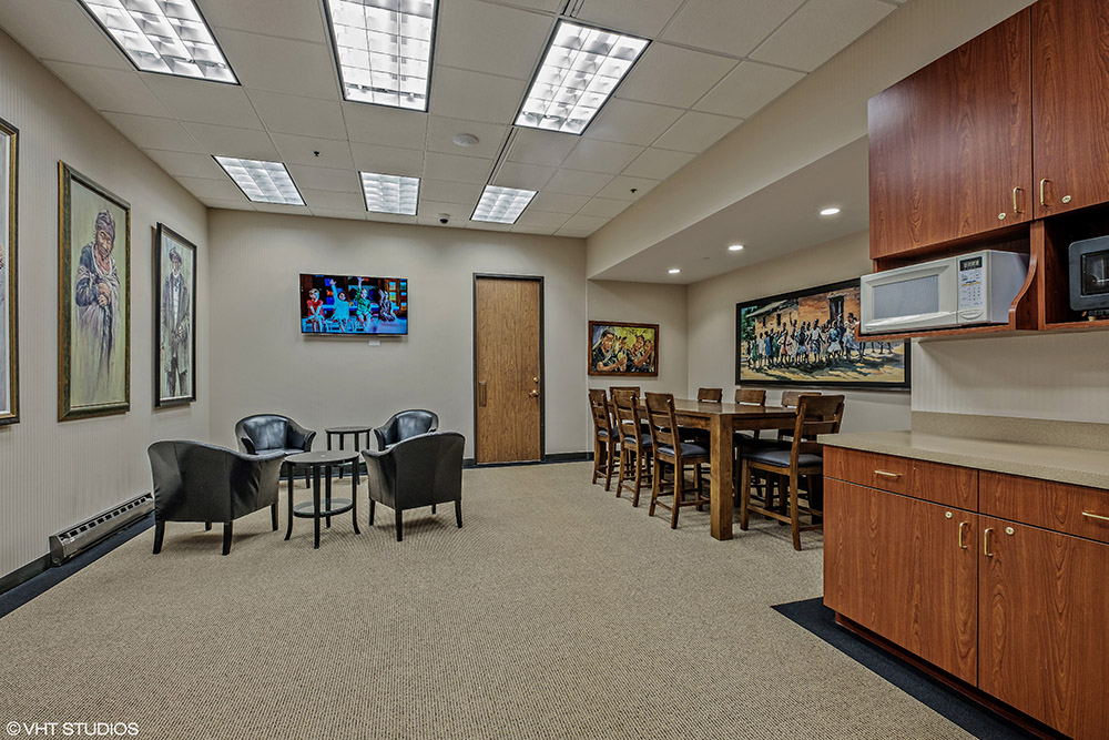 19_560WFrontageRd_112_Location12_HiRes.jpg